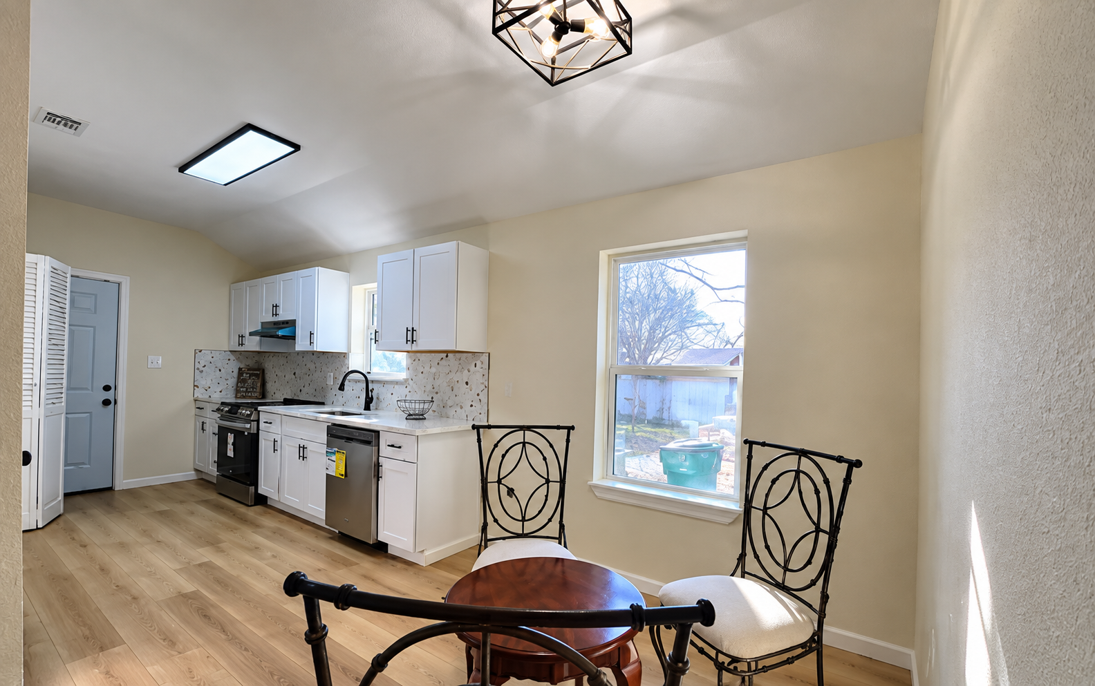 Bright Modern Kitchen and Dining Nook